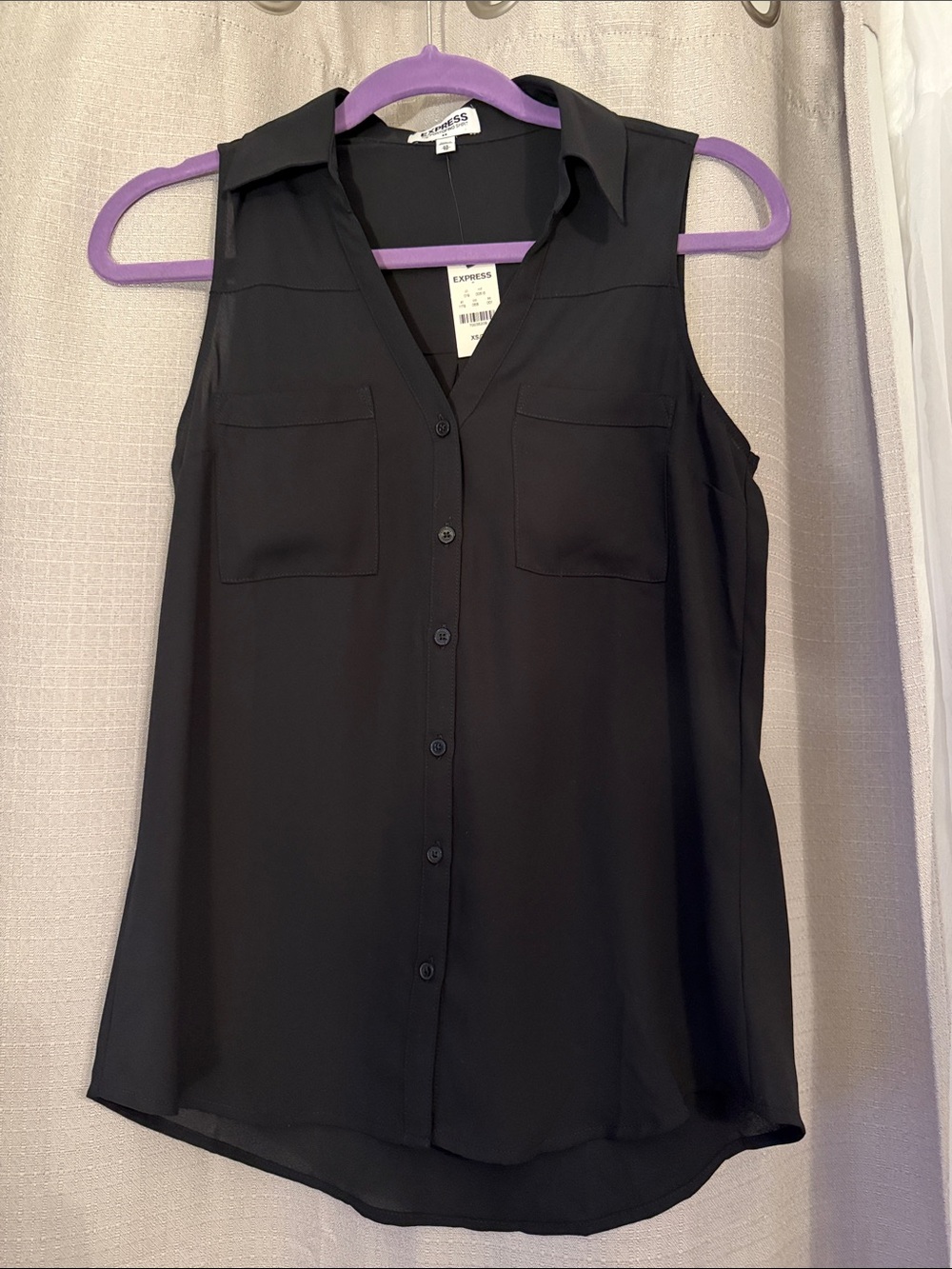 Express Sleeveless Button-Down Blouse - Black